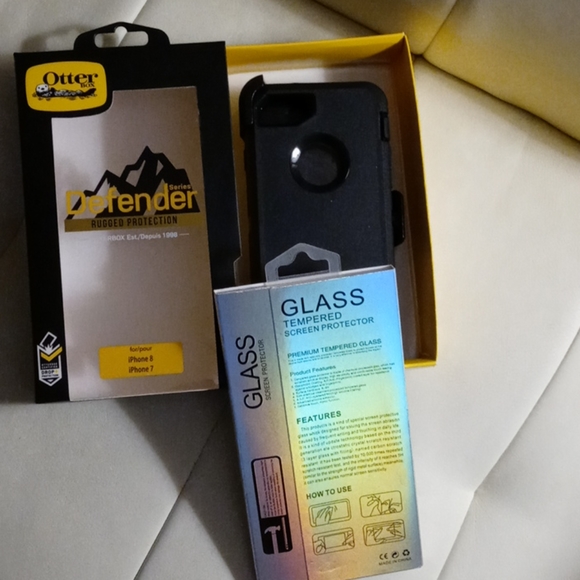 I phone ottor box and privacy screen protector - Picture 3 of 3